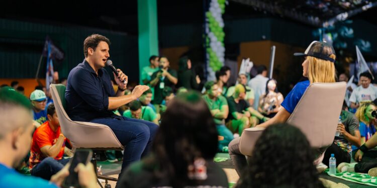 Orleans Brandão reúne milhares de jovens em São Luís e reforça compromisso com mais investimentos para a juventude maranhense