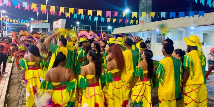 Explosão de ritmos marca a noite de São João no Arraial Pertinho de Você