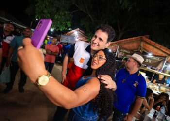 Orleans Brandão participa da cerimônia de abertura da 34ª Vaquejada de Colinas e destaca importância do evento para o Maranhão