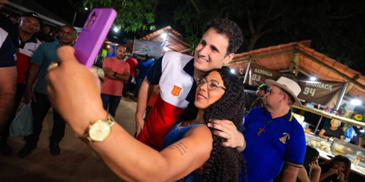 Orleans Brandão participa da cerimônia de abertura da 34ª Vaquejada de Colinas e destaca importância do evento para o Maranhão