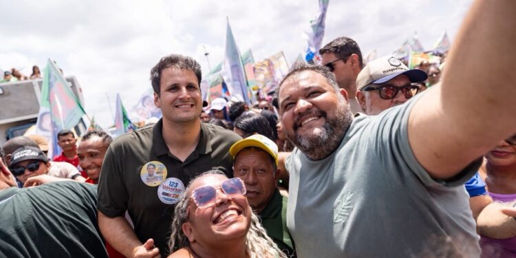 Orleans Brandão percorre Primeira Cruz ao lado da população em grande ato de apoio à sua candidatura
