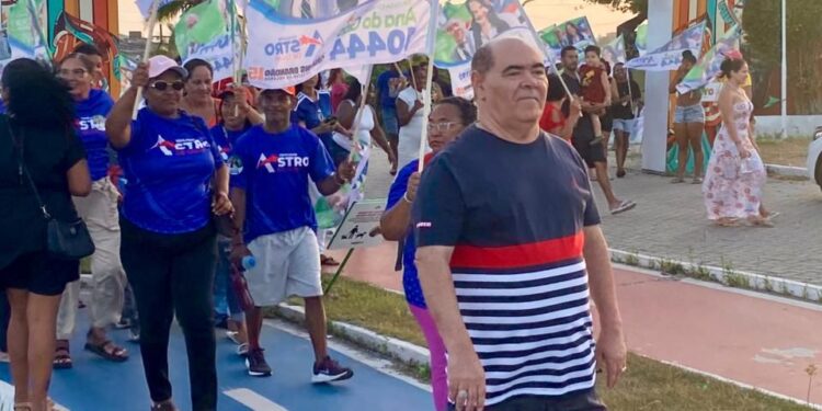 Com casa cheia, Astro apresenta seu dream team e ratifica força política na capital