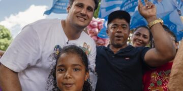 Orleans Brandão recebe apoio da prefeita Paula do Quininha e de lideranças durante caminhada em Itinga