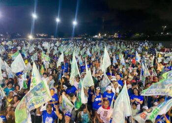 Mais de 10 mil pessoas participam de ato político comandado por Astro de Ogum no Barreto