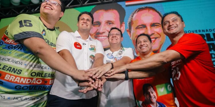 Orleans Brandão fortalece parceria com Marlon Botão e mobiliza apoiadores em encontro lotado na Vila Embratel