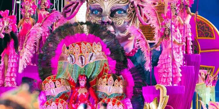 DO BENIN AO ANEL VIÁRIO: Mangueira transforma serpente que sustenta o mundo em alerta para o Carnaval 2027